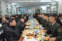 Milli Savunma Üniversitesi Kara Astsubay Meslek Yüksek Okulu Komutanı, personeli ve öğrencileri ile birlikte Müdürlüğümüzde bir araya gelerek iftar programı gerçekleştirilmiştir. 